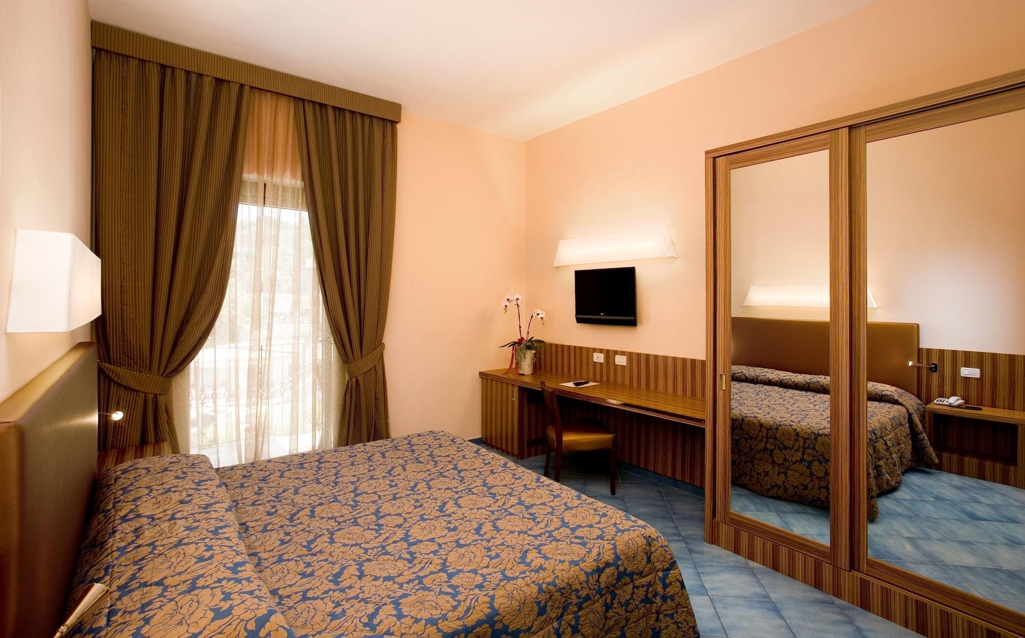 Grand Hotel Due Golfi SantʼAgata sui Due Golfi Oda fotoğraf